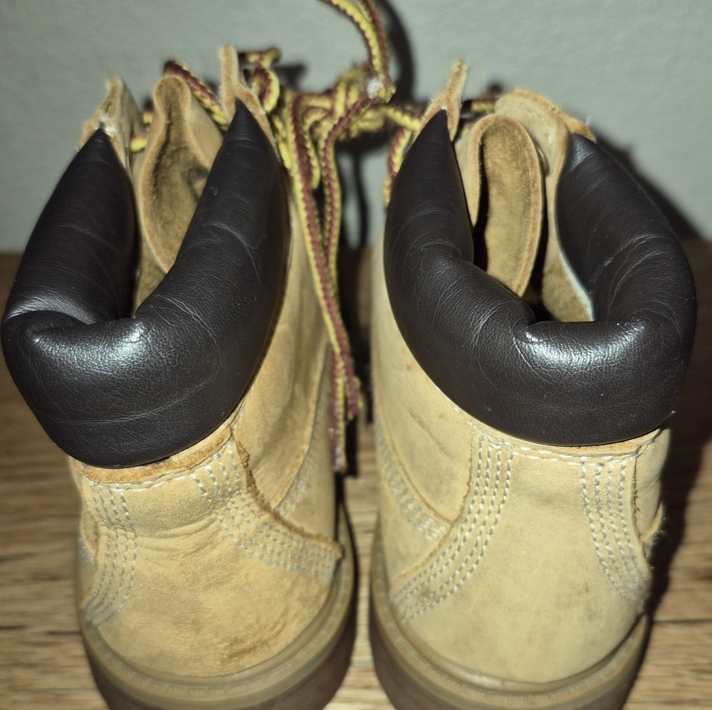 Timberland Boots, Boy Youth Size 2, Great Shape - Picture 3 of 6